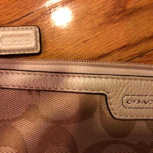 Coach wristlet - Picture 2 of 3